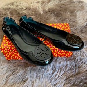 Tory Burch ballerina shoes. Shine black. Size 10,5